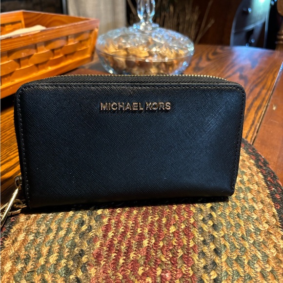 EUC Michael Kors black zip around wallet - Picture 1 of 5